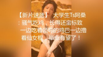 年轻貌美的气质长发美女和朋友一起去KTV嗨歌玩游戏时喝多了被带到酒店脱掉衣服激烈