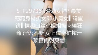  很OK的小女人全程露脸撩骚狼友，听指挥去玩弄哥哥的大鸡巴，冲洗干净舔鸡巴舔蛋