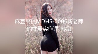   中年大叔忽悠美女顾客做特殊服务，全身按摩撩骚忽悠顾客揉奶玩逼，按摩床上爆草抽插