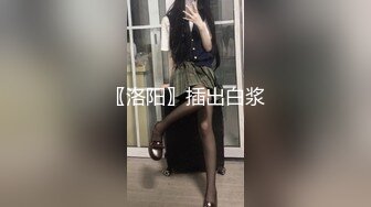 【新片速遞】  小伙花重金找两个少妇换上黑丝玩双飞简直爽翻了