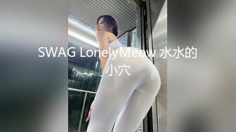 SWAG 一对夫妇在爱有性别在厨房里