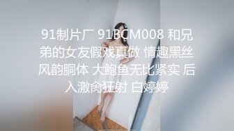 大神潜入服务中心抄底多位来办事的美少妇 (4)