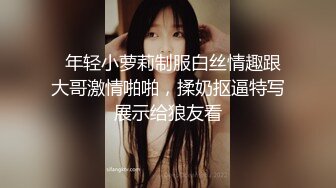 白嫩的金发美妞闭着眼睛享受吃着大鸡鸡