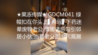 3K原始版全景厕拍-齐刘海黑丝少妇给老公打电话,裤子都不提直接往外走