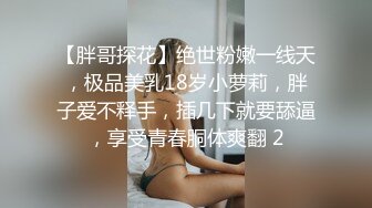 社区人妻，老婆几乎裸体在居民小区转悠乘电梯，最后自慰到喷水。-Pornhub.com