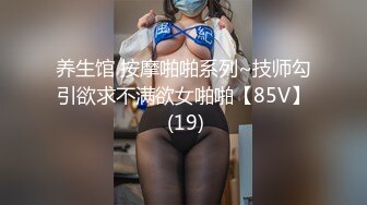 【新片速遞】少妇开好房穿着睡衣焦急等待男的，来了后表情惊喜求抱抱，分开白嫩美腿用力揉捏逼逼压上去插入浪叫【水印】[2.22G/MP4/01:17:23]