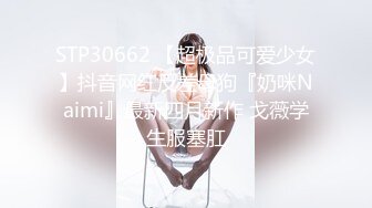 大辫子美女干净鲜嫩的美鲍鱼 以为是无毛白虎 站起来才看到一点淡淡的穴毛