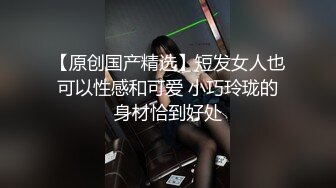 十月最新流出厕拍大神潜入人民广场旁边沟厕偷拍 各路大妈年轻美女尿尿拿手机的年轻美眉逼毛真多