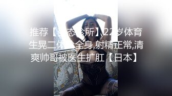 偷拍在家开网店卖衣服的妹子 生活压力大 洗完澡躺下自慰