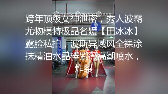 红发时尚美少妇居家啪啪,被老公按在床头柜上深入抽送,啊啊直叫