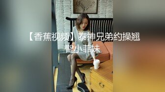 奶头都立起来的骚女人激情大秀诱惑，揉奶玩逼抠弄浪叫，掰开骚穴看蝴蝶特写，浪叫呻吟不止刺激狼友的荷尔蒙