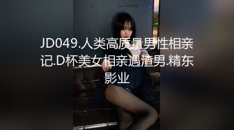 【新片速遞】 新来的清纯小美女和好姐妹在一张床上被大哥调教，扒光了揉奶玩逼，带上套子就是疯狂抽插爆草，射完了还抠逼