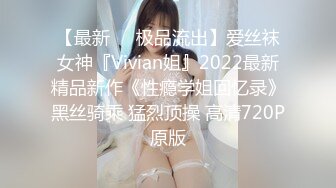 【骚妈带着两个女儿一起大秀直播】全程露脸好刺激黑丝情趣装诱惑吃奶舔逼AV棒自慰骚穴嫩的出水还没毛