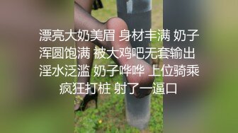 Ria 久留美她被带走了，把自己推到了边缘，同时从棒棒糖上舔了她自己的阴道汁！