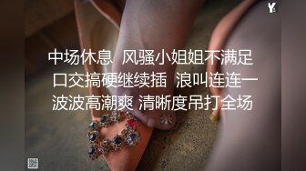 约两个巨乳妹子玩嗨了就顺便裸泳一下