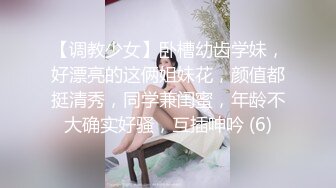 爆乳美女给大鸡鸡玩乳交