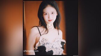 爱豆传媒IDG5395嫩鲍线下女友上演丝足诱惑