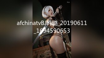  韵味十足骚女技师情趣旗袍全套服务，黑丝美腿按摩推背，撸屌交技术很棒