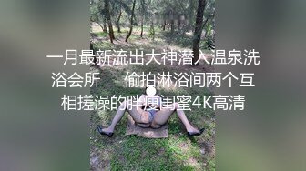 黑框眼镜小骚货，全裸热舞，红色网袜，骚逼抹上润滑油，道具特写抽插，淫水直流，湿了床单