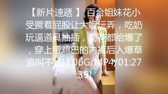 网红脸吊带裙小姐姐 去KTV玩在楼下被抄底穿着微透白内，侧面露毛估计之前刮过毛新长出来的毛从内裤正面顶出来了