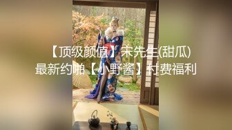 妖艳妩媚TS妖月小姐和闺蜜 伺候屌爷，两根妖鸡巴轮流塞直男嘴里做抽插运动，宝贝 我的鸡巴都不硬了，你的逼逼好紧，淫乱3P！