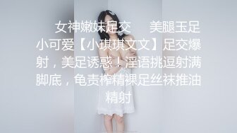 调皮儿子洗手间暗藏摄像头偷窥48岁的无毛B妈妈洗澡3