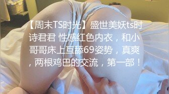 粉红色睡衣长发美少妇躺在床上诱惑自慰