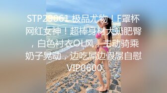 漂亮又清纯的校花妹子，性感的红唇和兔牙，100%女朋友的感觉