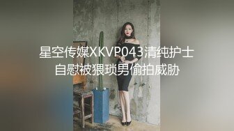 漂亮美眉3P 身材娇小苗条 小娇乳小粉鲍 菊花插肛塞屎都憋出来了 边拉屎边吃鸡 被两哥们连续输出