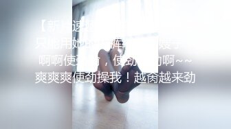 【OnlyFans】逃亡JJ爱KK，狂干群P，大型淫乱场面，两人真实夫妻，女的身材超级棒，群p的场面太过震撼 10