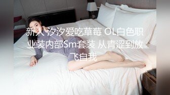 单位女厕全景偷拍在厕所里和男友视频做爱的女生