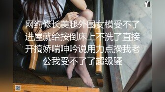 极品网红玉儿卫生间大战，先舔鸡巴在干逼，好肥的鲍鱼逼，看着好多水