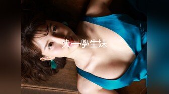 【新片速遞】 潜入大学女厕偷拍粉衣牛仔裤学妹 肥大的黑阴唇