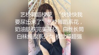 女神级女友沙发上温柔口交，白袜上位抽插