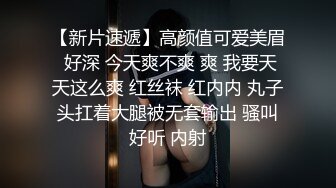 戴着她送她老公的手镯和戒指狠狠后入她