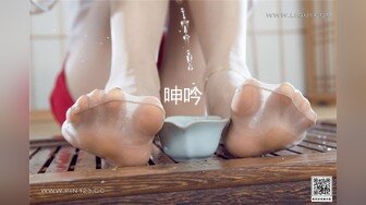  中年四姐妹，床上的四朵金花露脸展示，逼逼都不一样床上伺候大哥激情啪啪