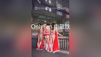 -一龙二凤激情双飞 后入撞击 妹子爽的很开心 换个妹子骑乘位 猛怼骚逼捂着嘴冲刺