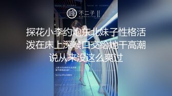 4月最新流出 风景区全景厕拍偷窥美女少妇尿尿绿鞋少妇逼上挂着一条经血