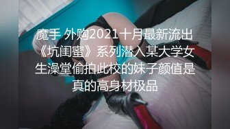 尾随偷拍 绿色吊带连衣裙极品少妇性感灰色窄内清纯脸蛋穿的这么骚反差真是太大了