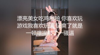 【新速片遞】 极品单身美女高颜值诱惑狼友，躺在床上发骚揉奶玩逼伸着舌头要舔狼友大鸡巴，逼毛浓厚性与旺盛大黄瓜抽插