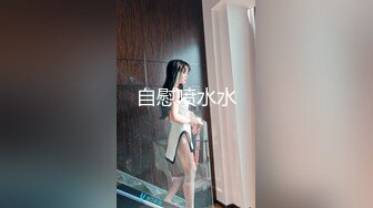 模特招聘艺校美眉月月洗完澡躺在床上被摄影师用手和情趣用品玩