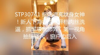 21岁鲜嫩短发女孩~趴着让男友后入抽插，挺拔的上围，晃起来真摇命~叫声甜美！看得鸡巴硬已晚上！！