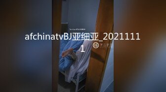 【新片速遞】  黑客破解家庭监控摄像头偷拍❤️卫生间丰满女主与佣人洗澡上厕所