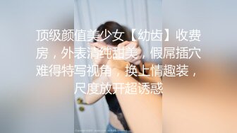 大神一路走一路拍抄底多位漂亮小姐姐还有一位不穿内裤的小兔兔 (1)