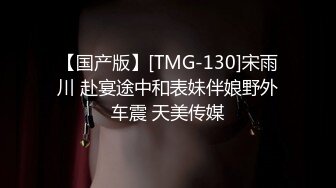 上次爬窗户偷拍表妹洗澡被察觉了,无奈没戴眼镜,没看清是谁偷拍的,这次洗澡不敢把眼镜摘下了