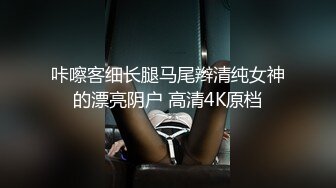 漂亮熟女穿着粉色内衣在炮友大鸡巴爆操下淫叫不断 翘着大肥臀让炮友猛烈冲撞