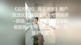 《魔手☛外购☀️极品CP》地铁女厕全景偸拍络绎不绝的年轻小姐姐方便☀️美女多亮点多，妹子换奶罩一对大奶又圆又挺手感绝对一流 (2)