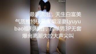 同事的老婆和我偷情，没脱衣服后入内射