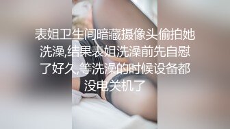 女友家居生活全被爆破光 全裸做家务、用奶头玩手机..情节堪比AV(1)