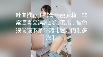 女仆装黑丝妹子，男友帮其大黑牛自慰，刺激外阴无套